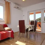 By The Sea Апартаменты *