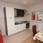Apartment By The Sea *