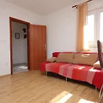 Apartment By The Sea Lukoran