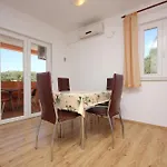 By The Sea Apartment *